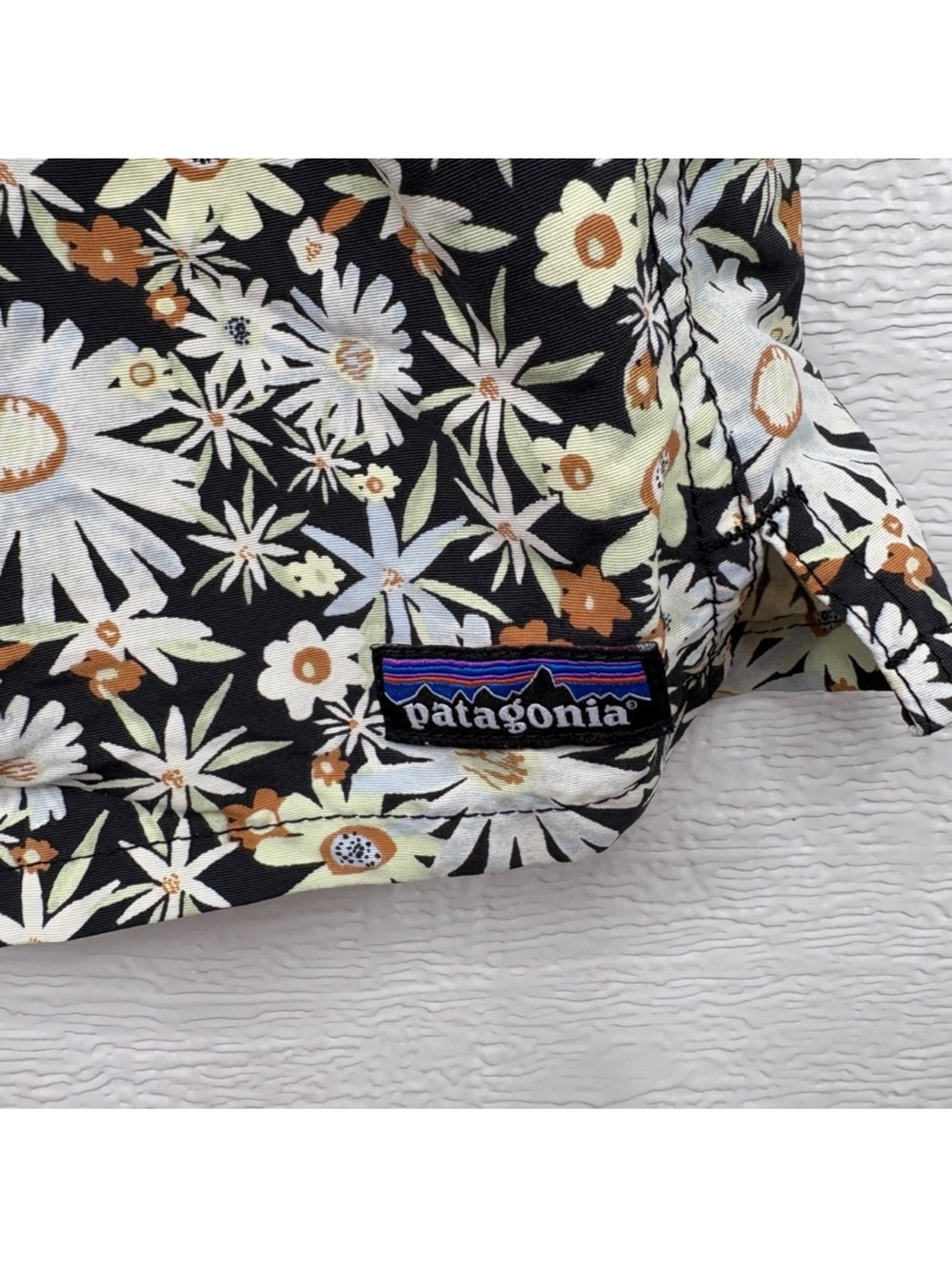 Patagonia Baggies 3” Shorts Womens XL Floral Daisy Print Black - Picture 2 of 8